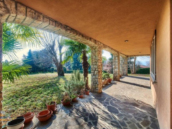 casa indipendente in vendita a Merate in zona Sartirana