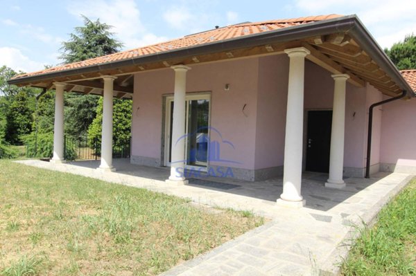 casa indipendente in vendita a Merate in zona Sartirana