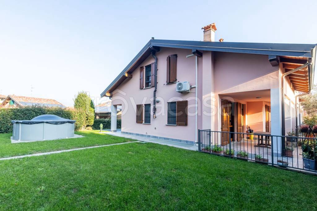 casa indipendente in vendita a Merate