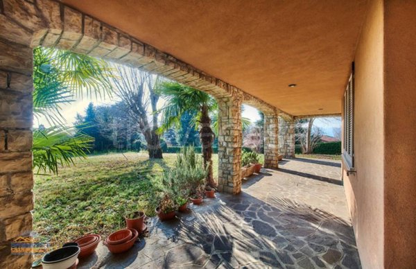 casa indipendente in vendita a Merate in zona Sartirana