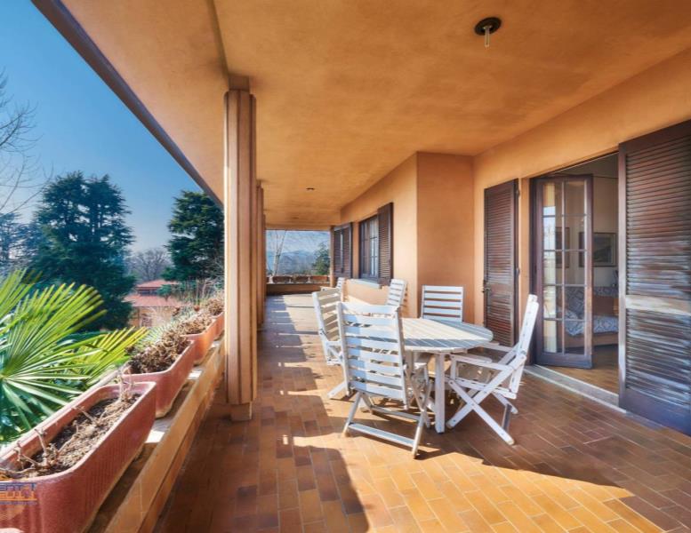 casa indipendente in vendita a Merate in zona Sartirana