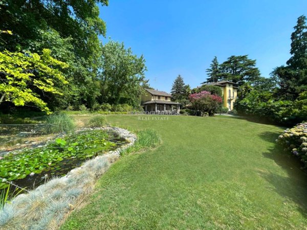 casa indipendente in vendita a Merate in zona Sartirana