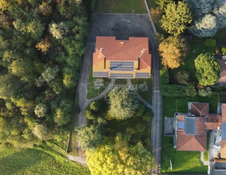 casa indipendente in vendita a Merate in zona Cassina Fra Martino