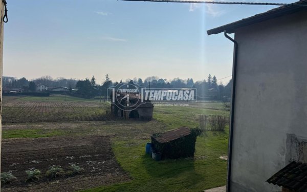 appartamento in vendita a Merate in zona Sartirana