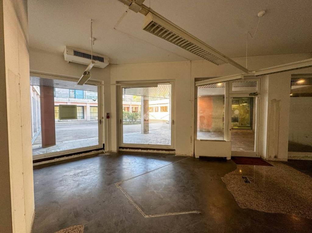 negozio in vendita a Merate