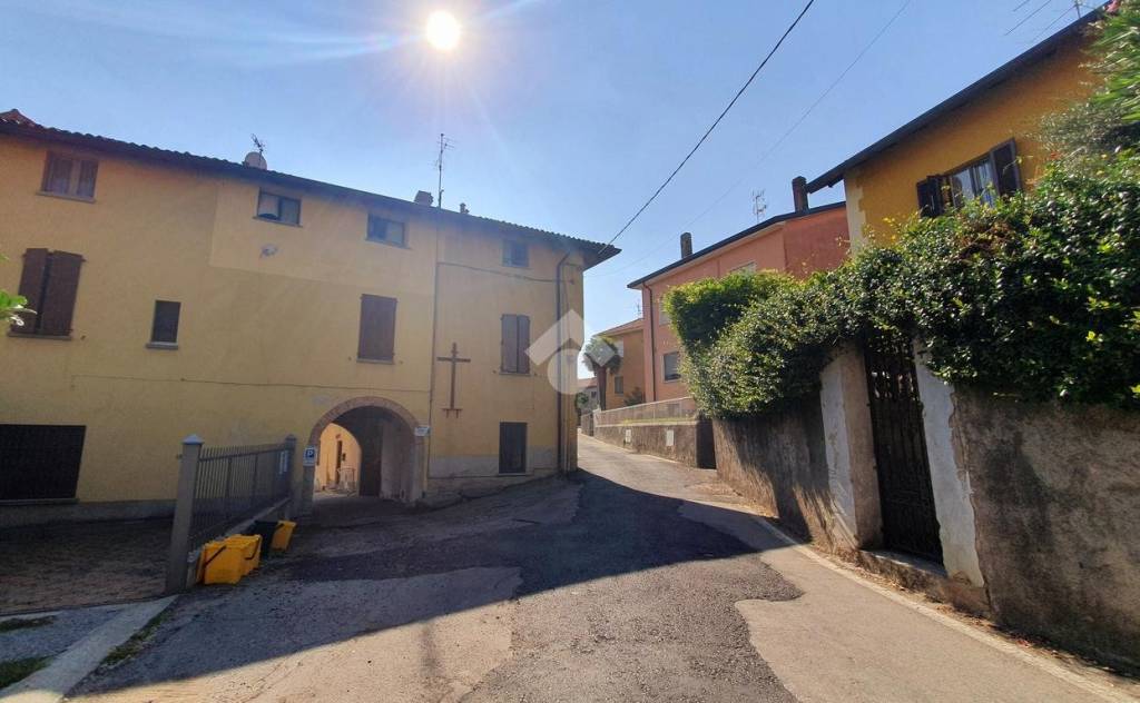 appartamento in vendita a Merate in zona Sartirana