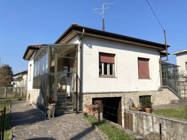 casa indipendente in vendita a Merate