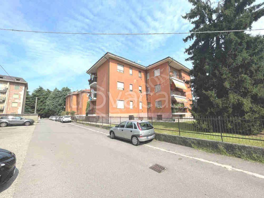 appartamento in vendita a Merate in zona Brugarolo