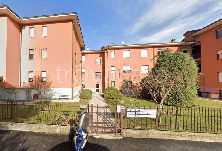 appartamento in vendita a Merate in zona Brugarolo