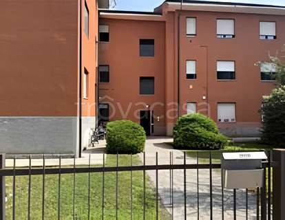 appartamento in vendita a Merate in zona Brugarolo
