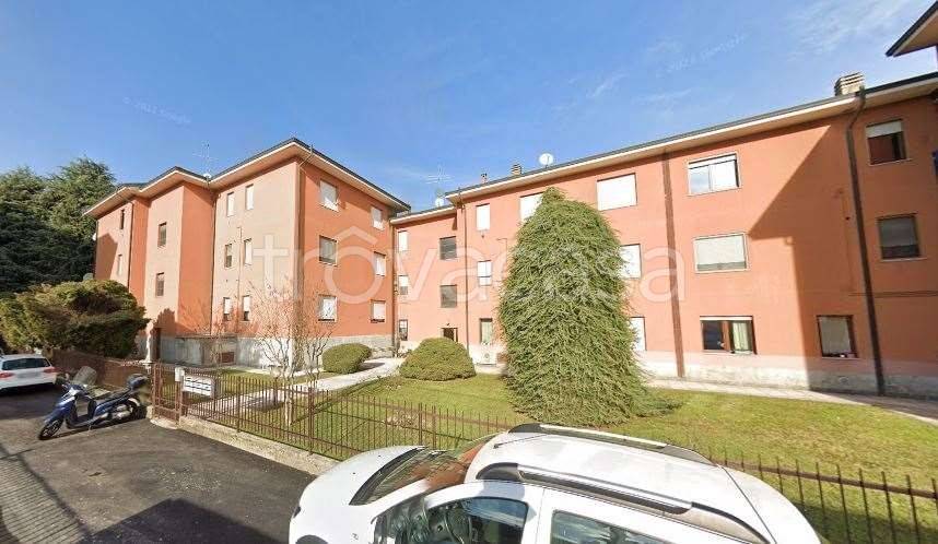 appartamento in vendita a Merate in zona Brugarolo