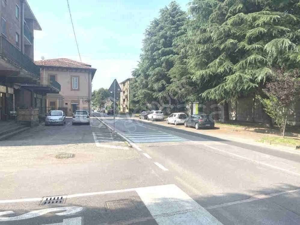 appartamento in vendita a Merate in zona Brugarolo
