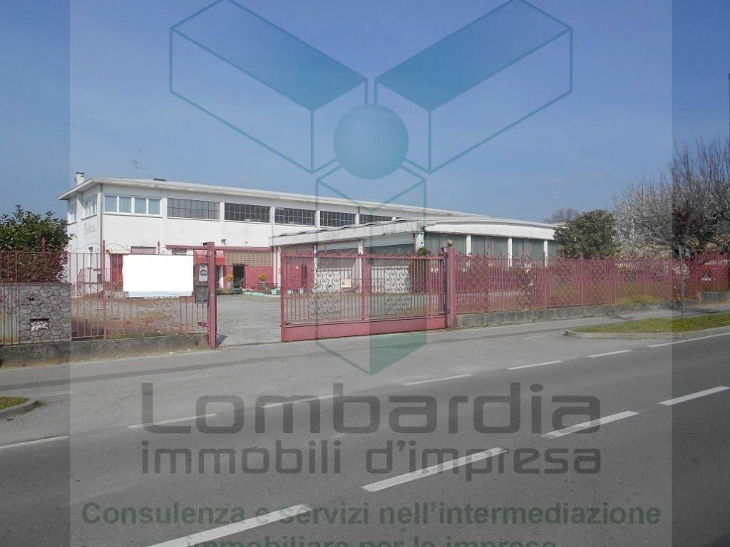locale commerciale in vendita a Merate in zona Brugarolo
