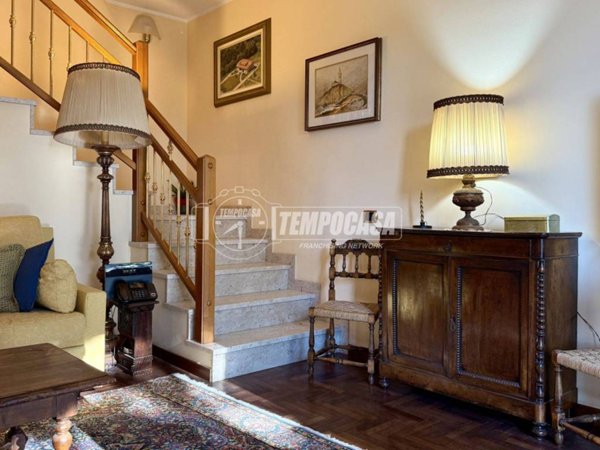 casa indipendente in vendita a Merate in zona Sartirana