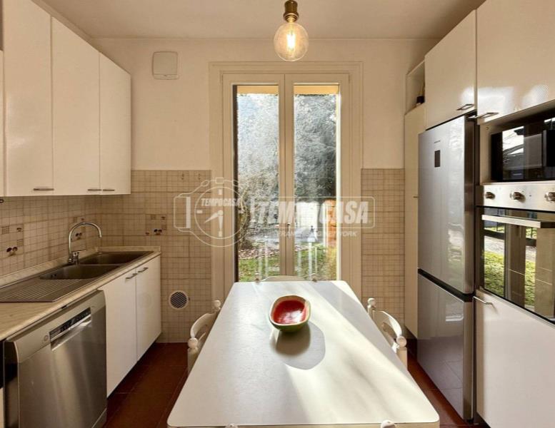 casa indipendente in vendita a Merate in zona Sartirana