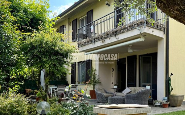 casa indipendente in vendita a Merate in zona Brugarolo