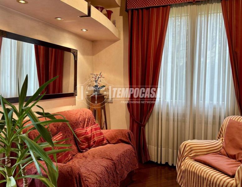 casa indipendente in vendita a Merate in zona Brugarolo
