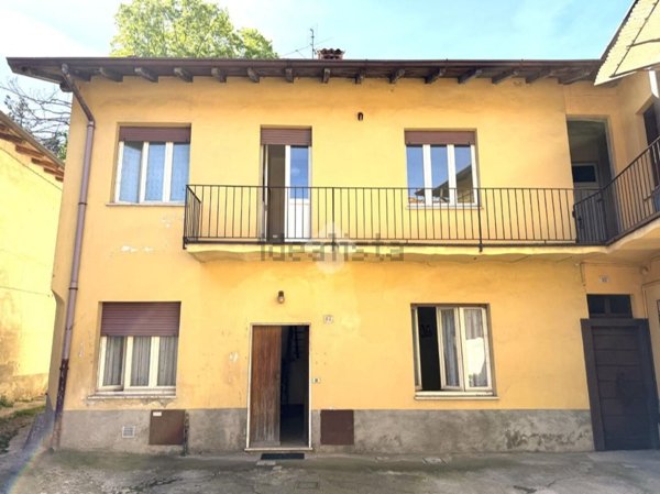 appartamento in vendita a Merate in zona Cassina Fra Martino
