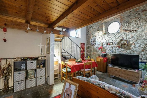 appartamento in vendita a Merate in zona Sartirana