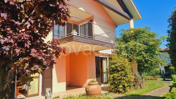 casa indipendente in vendita a Merate in zona Brugarolo