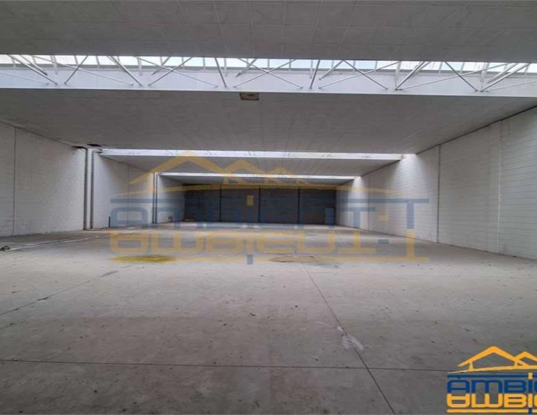 locale commerciale in vendita a Merate