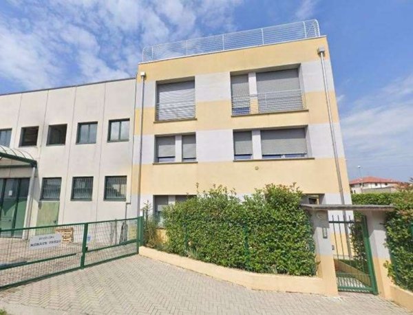 appartamento in vendita a Merate in zona Brugarolo