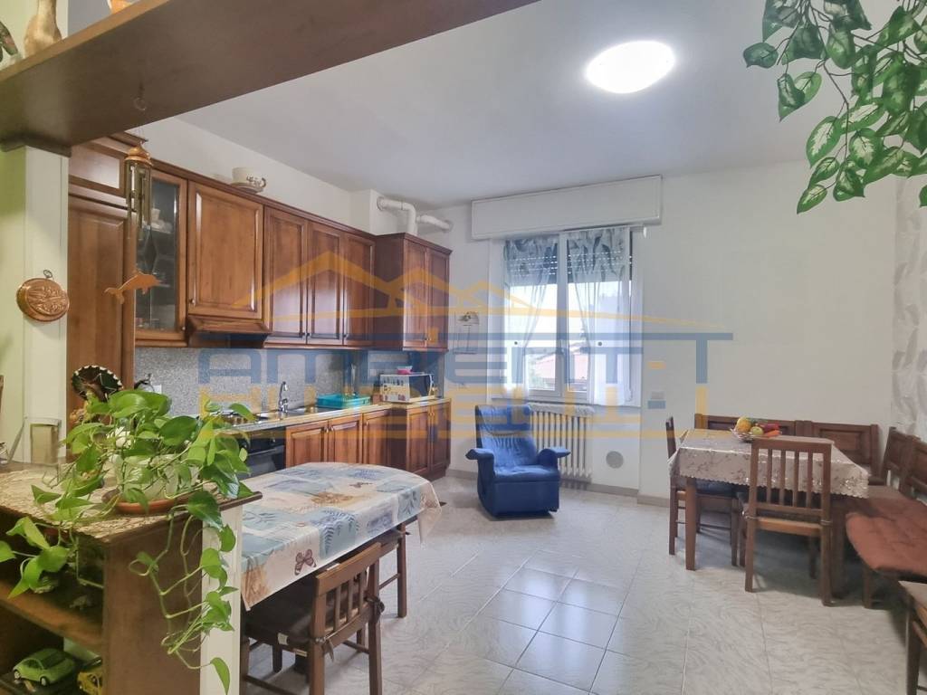 appartamento in vendita a Merate in zona Brugarolo