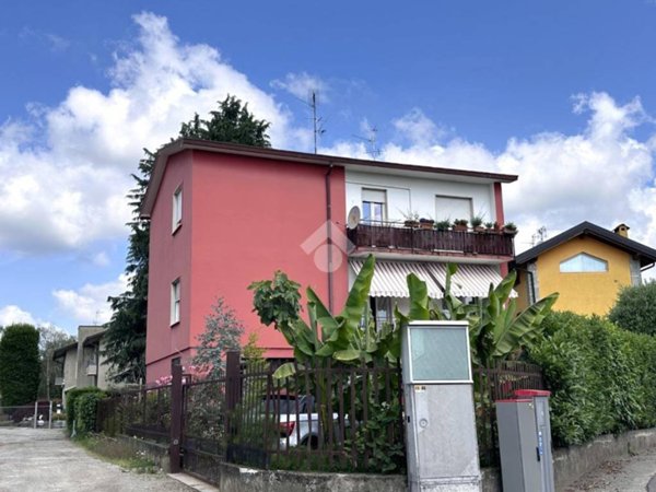 appartamento in vendita a Merate in zona Brugarolo
