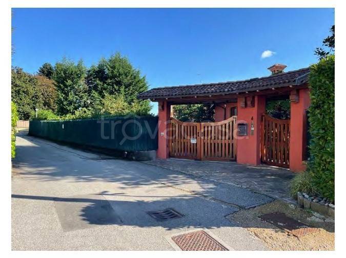casa indipendente in vendita a Merate