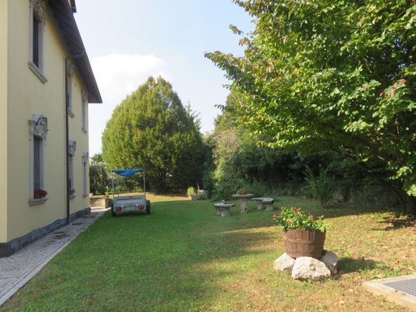 casa indipendente in vendita a Merate
