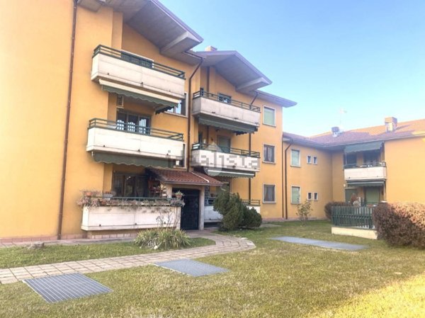 appartamento in vendita a Merate in zona Brugarolo