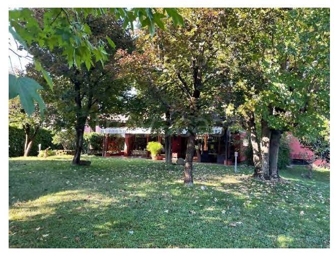 casa indipendente in vendita a Merate