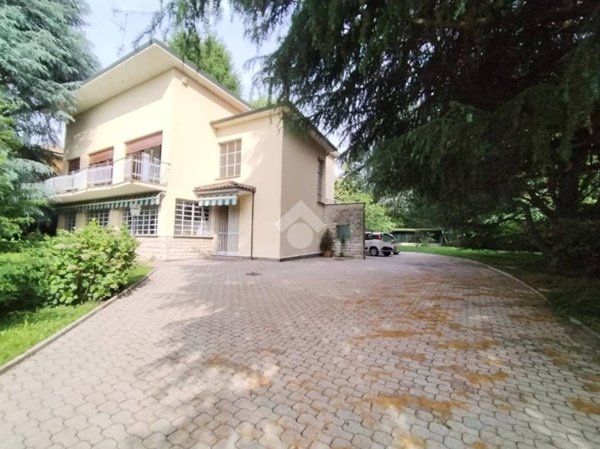 casa indipendente in vendita a Merate in zona Sartirana