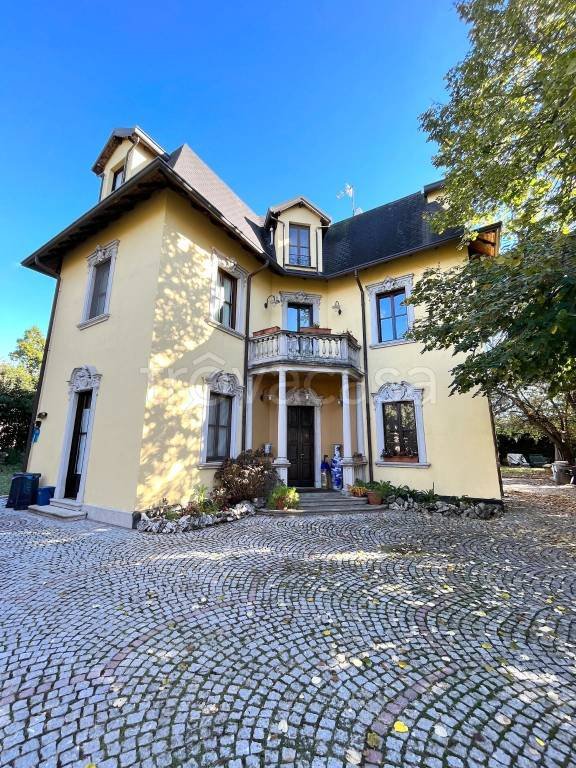 casa indipendente in vendita a Merate