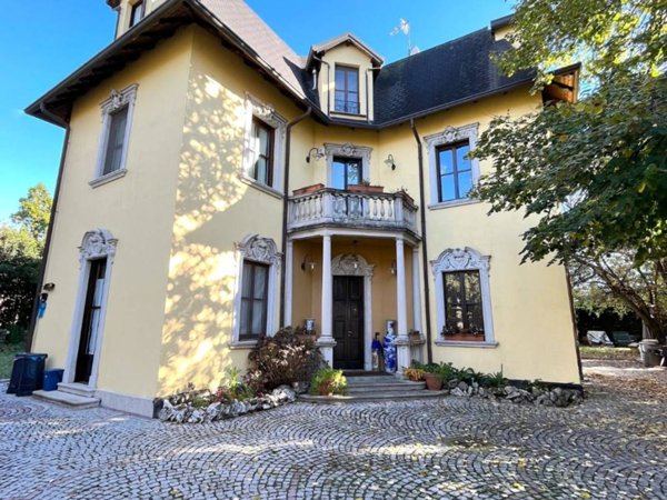 casa indipendente in vendita a Merate in zona Cassina Fra Martino