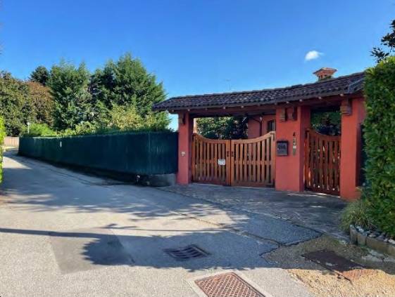 casa indipendente in vendita a Merate