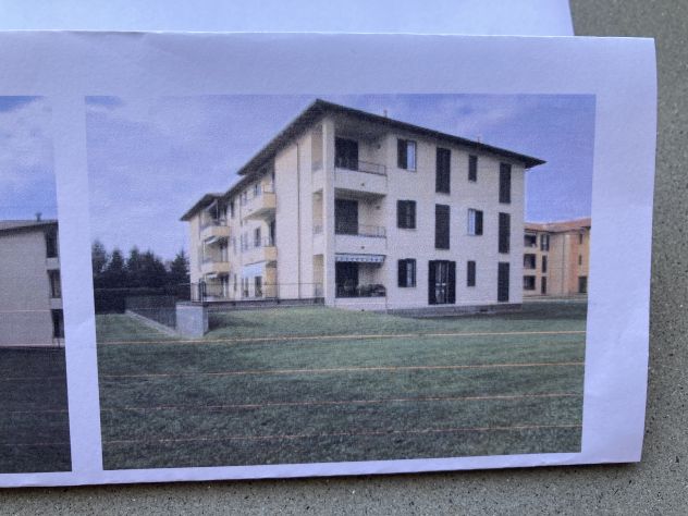 appartamento in vendita a Merate in zona Brugarolo