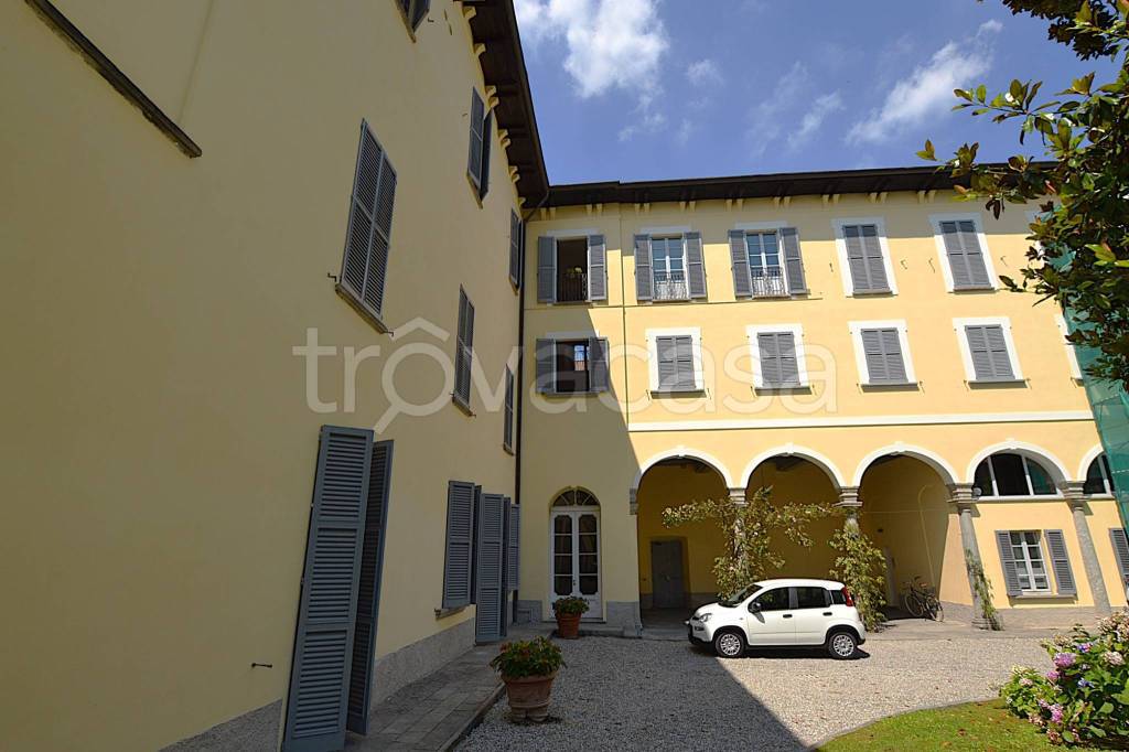 appartamento in vendita a Merate