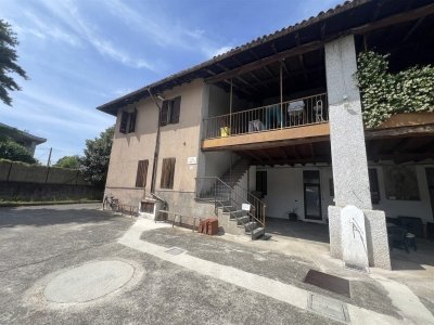 appartamento in vendita a Merate in zona Brugarolo