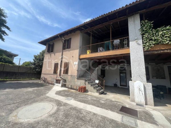 appartamento in vendita a Merate in zona Brugarolo