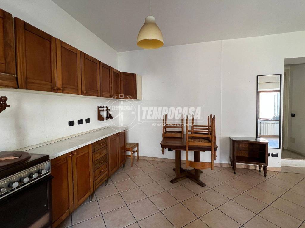 appartamento in vendita a Merate in zona Sartirana