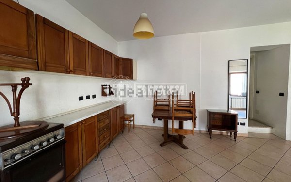 appartamento in vendita a Merate in zona Sartirana