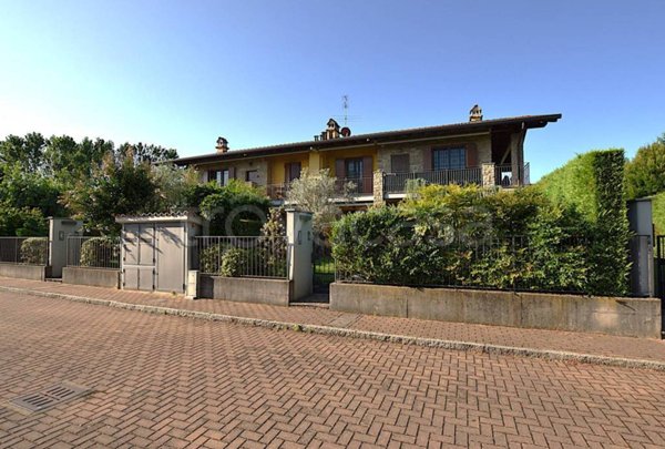 appartamento in vendita a Merate in zona Brugarolo