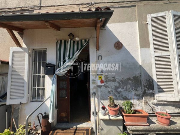 appartamento in vendita a Merate in zona Brugarolo