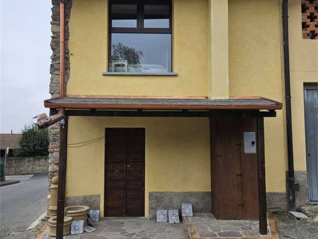 casa indipendente in vendita a Merate in zona Sartirana