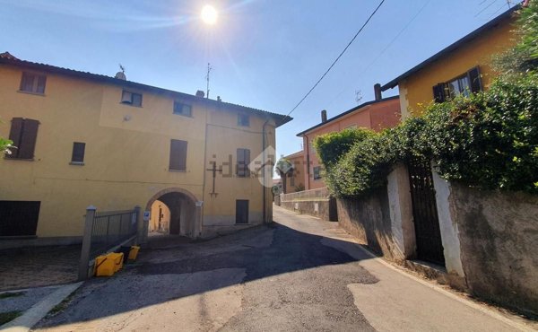 appartamento in vendita a Merate in zona Sartirana