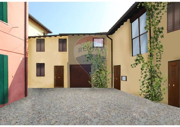 casa indipendente in vendita a Merate in zona Sartirana