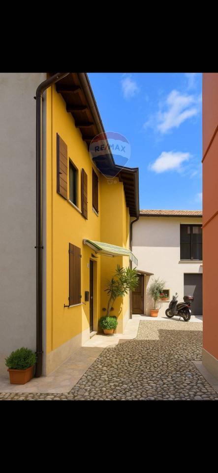 casa indipendente in vendita a Merate in zona Sartirana