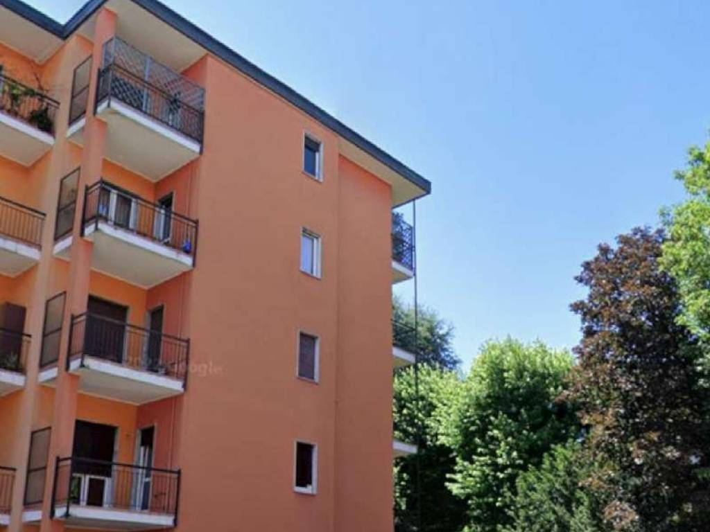 appartamento in vendita a Merate in zona Sartirana