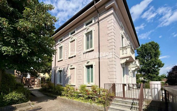 casa indipendente in vendita a Merate